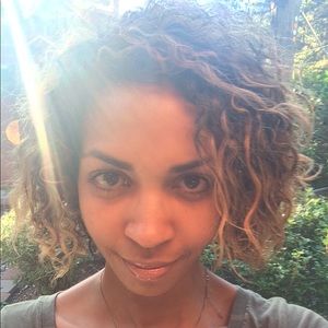 Meet your Posher, Delali